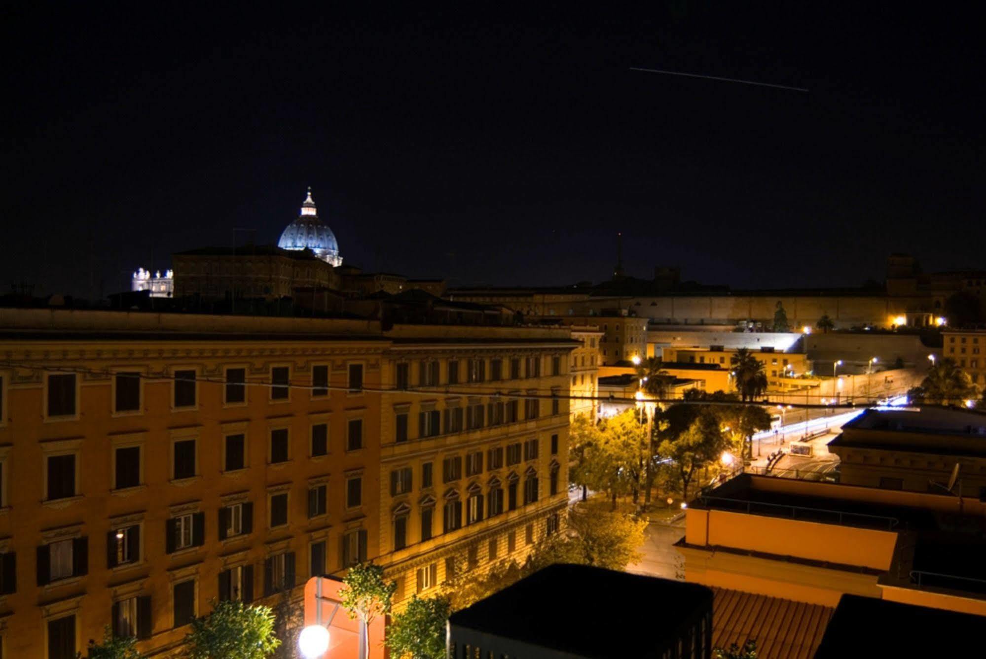 Orange Hotel Roma Esterno foto