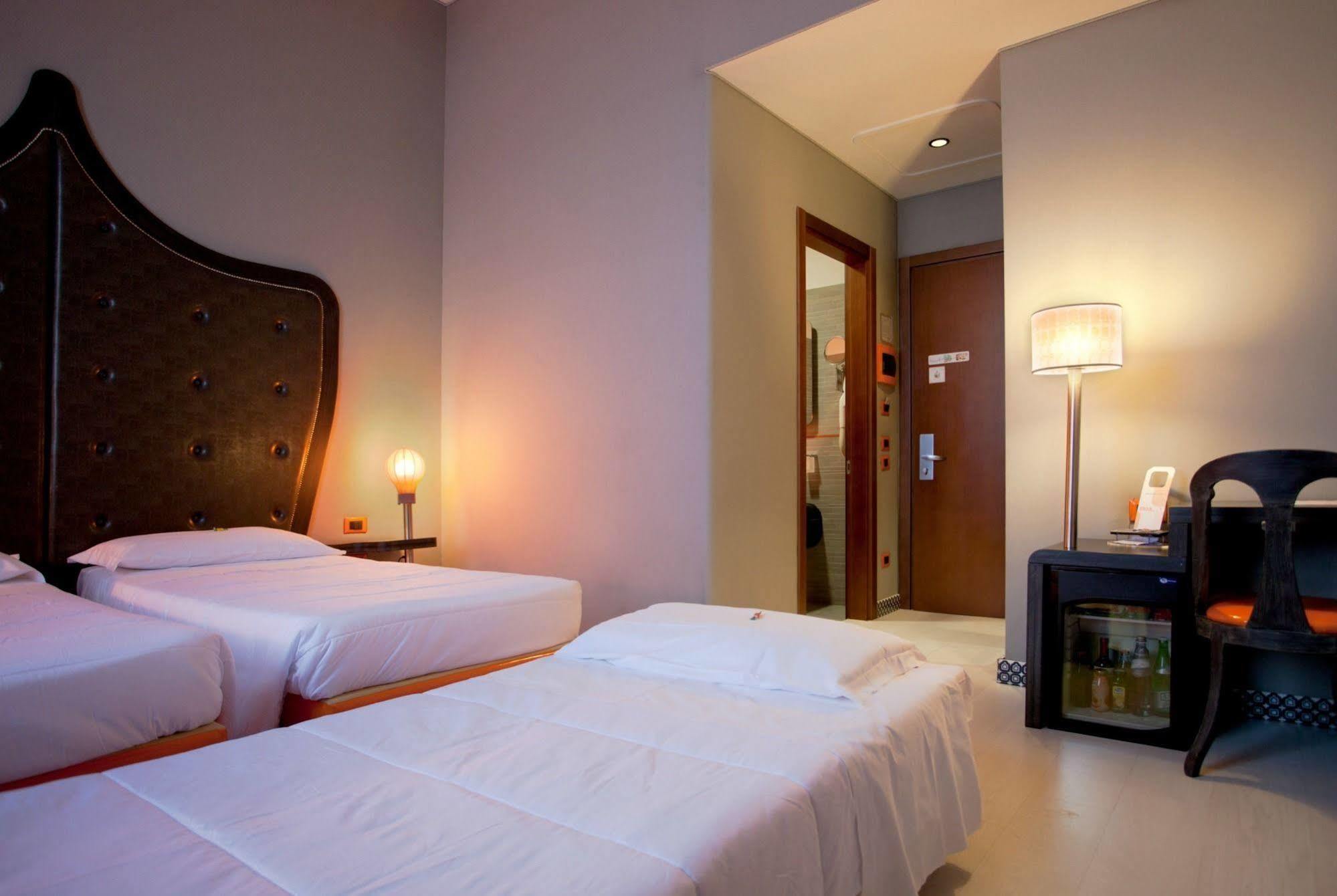 Orange Hotel Roma Esterno foto