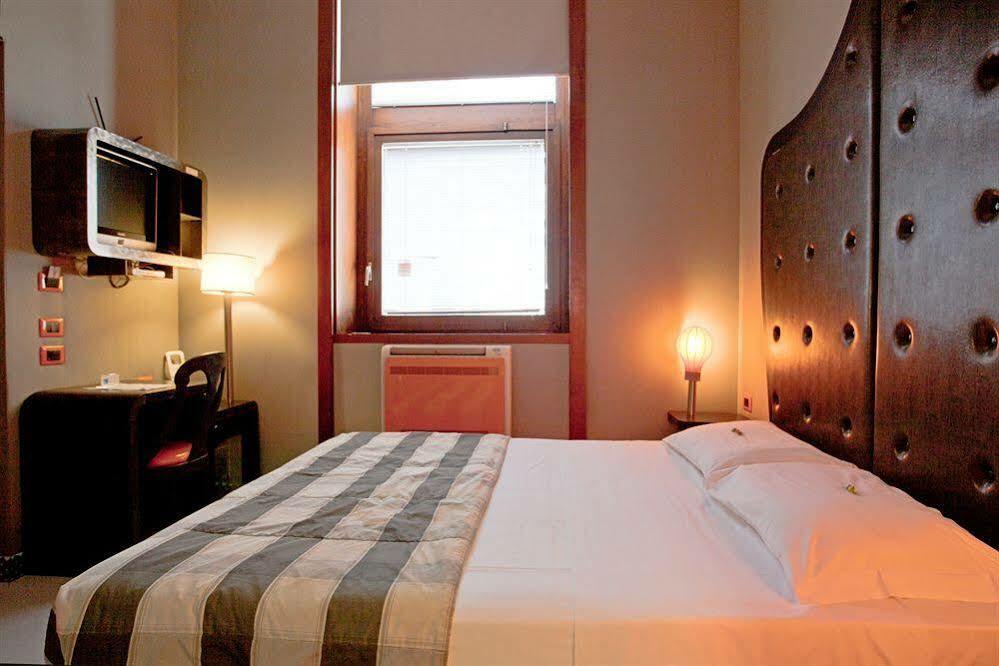 Orange Hotel Roma Esterno foto